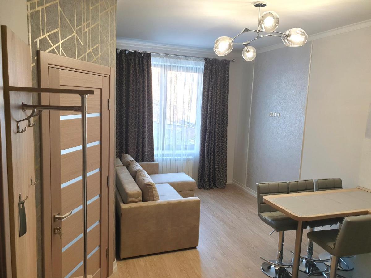 Apartment Sweethome 1 Free Parking Oezjhorod Buitenkant foto