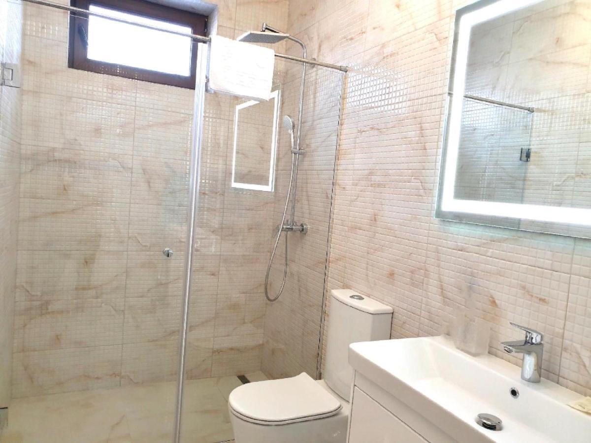 Apartment Sweethome 1 Free Parking Oezjhorod Buitenkant foto