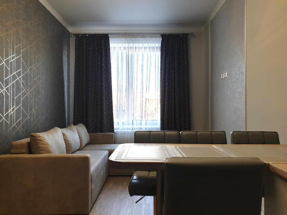 Apartment Sweethome 1 Free Parking Oezjhorod Buitenkant foto