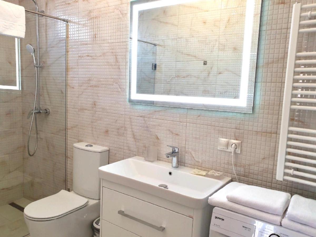 Apartment Sweethome 1 Free Parking Oezjhorod Buitenkant foto